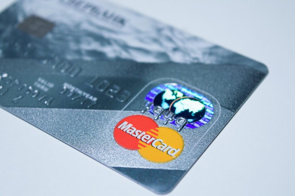 格安SIMはデビットカードで支払いできる？そのメリットと注意点を解説！